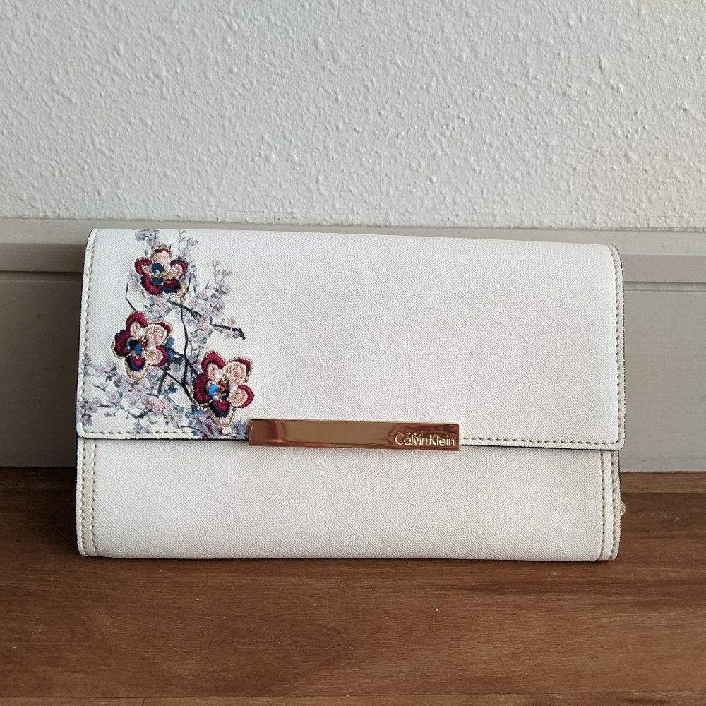 Calvin Klein | white clutch with floral detail - Like new